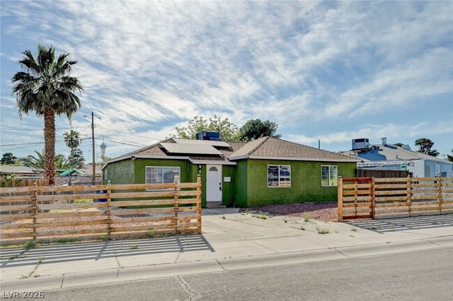 Building Photo - 1720 E Carson Ave