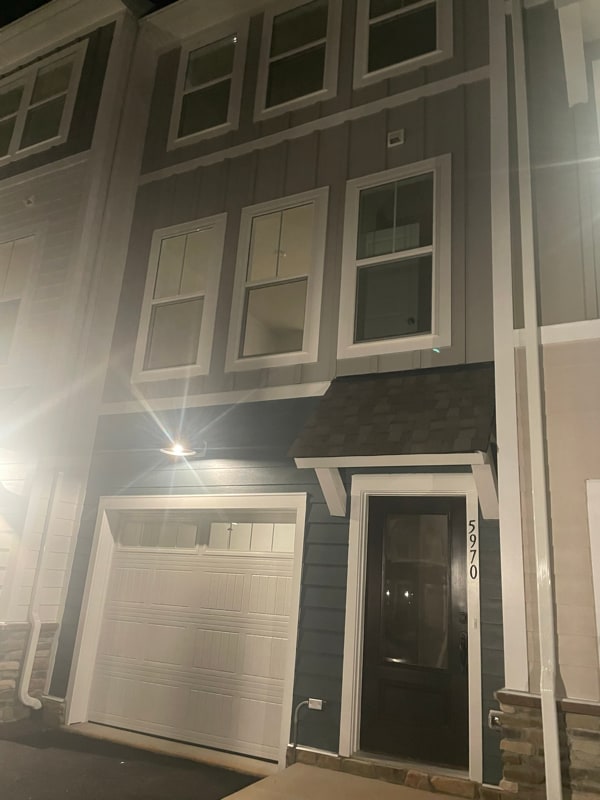 Building Photo - 5970 Cling Ln