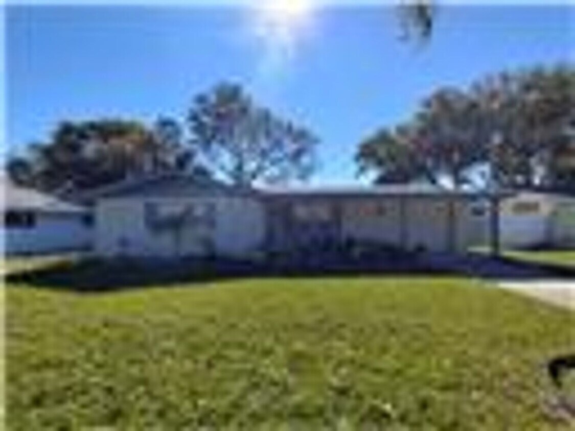 Primary Photo - 2/1.5/1 New Port Richey