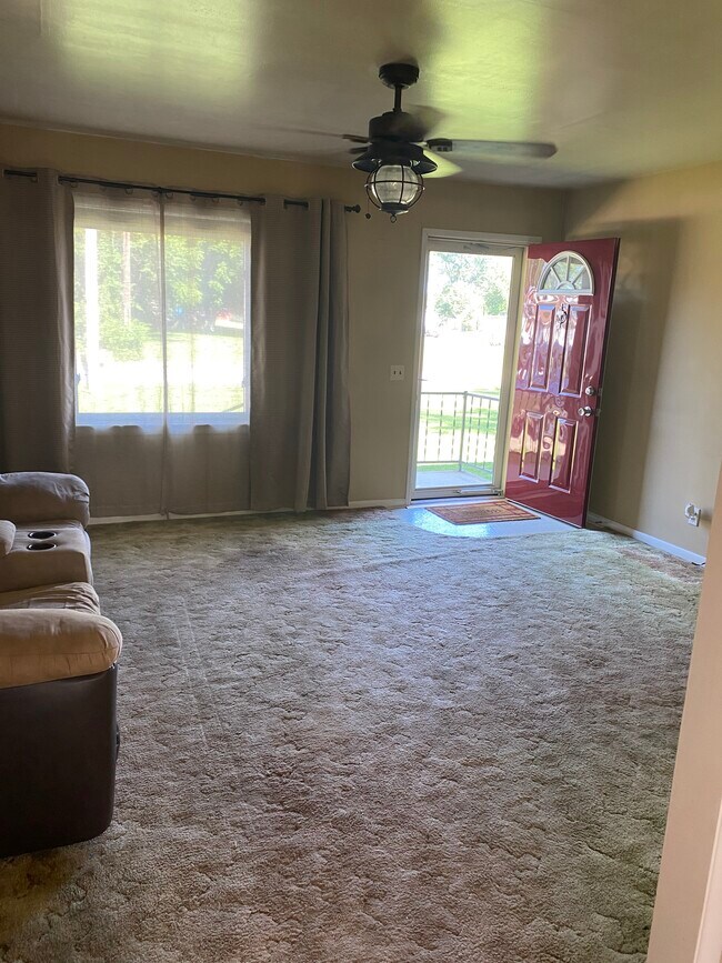 Living room - 1205 N Madison St