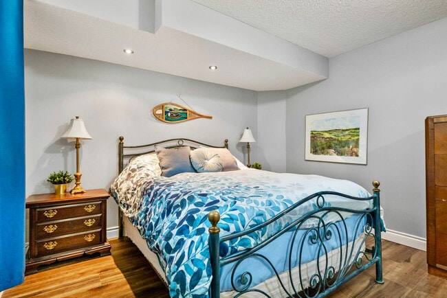 Photo du bâtiment - 121 Crystal Green Bay