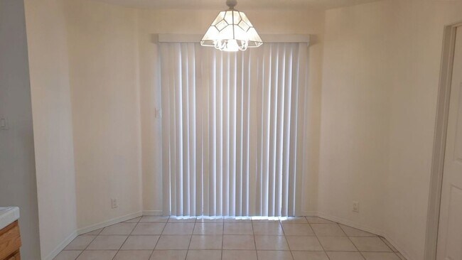 Building Photo - 4 Bedroom, 2.5 Bathroom! Lovely Home Comin...