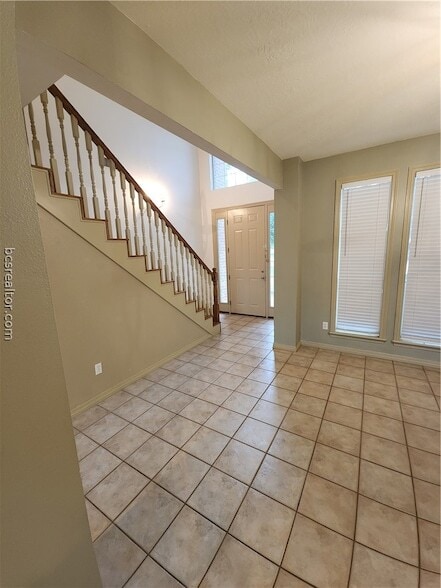 Building Photo - 3920 Park Hurst Dr