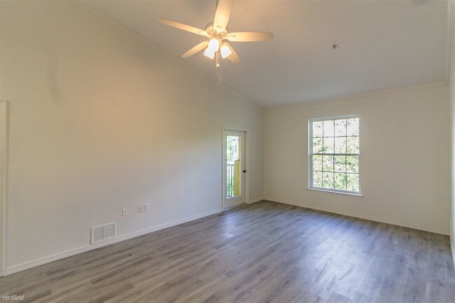 Building Photo - 10201 Courtney Palms Blvd