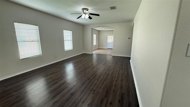 Foto del edificio - 1204 Reagan Wells Dr