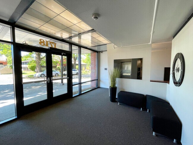 Foto del edificio - Fantastic Irvington Place Condo with Washe...