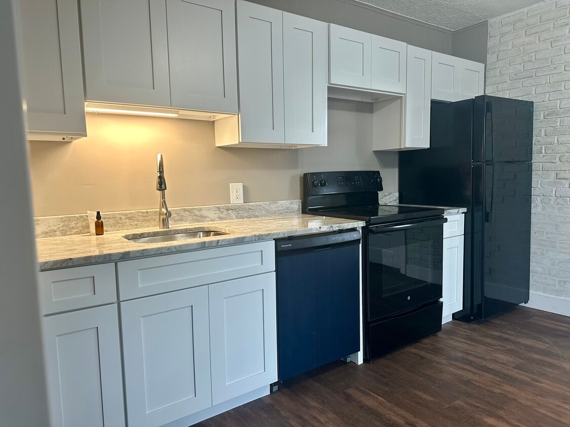 Photo - 24 Knighton St (Manchester, CT)