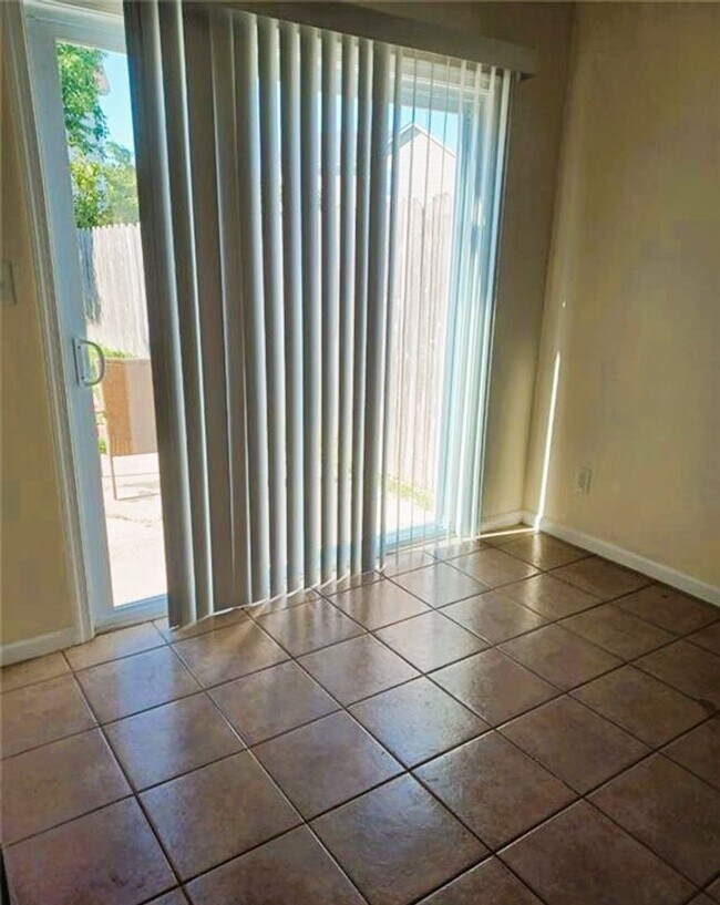 Foto del edificio - Woodbridge Pointe