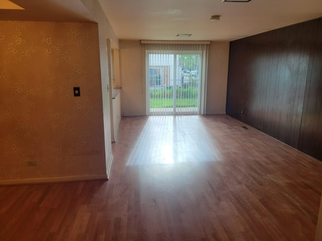 Building Photo - 9260 Dee Rd