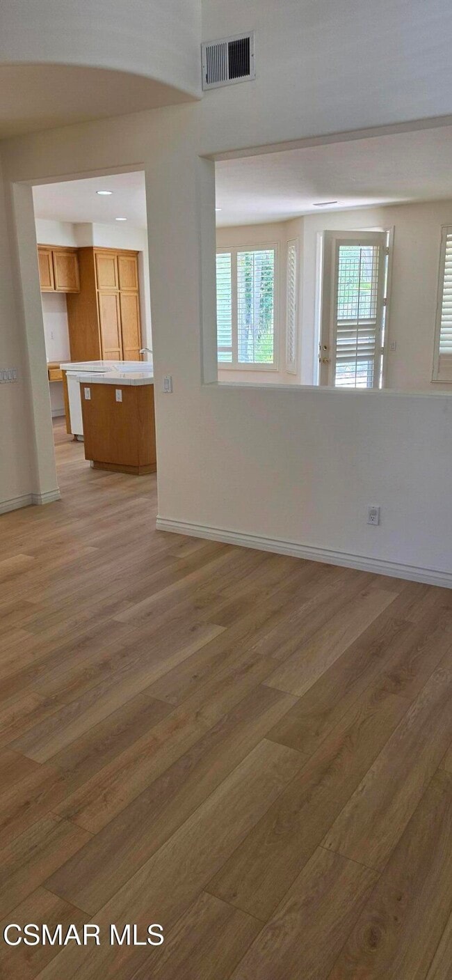 Building Photo - 3035 Hollycrest Ave