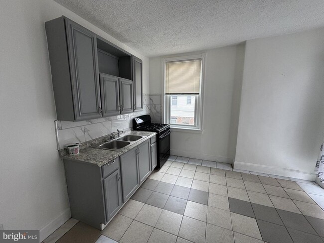 Building Photo - 2033 McKean St