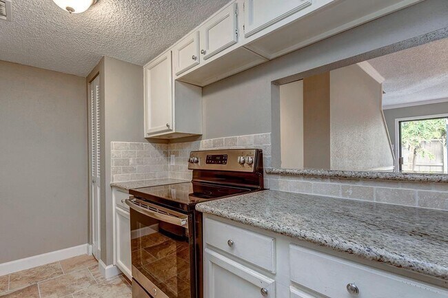 Building Photo - 9520 Pagewood Ln