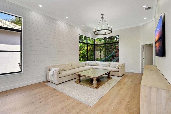 Foto del edificio - 2441 NW 64th St