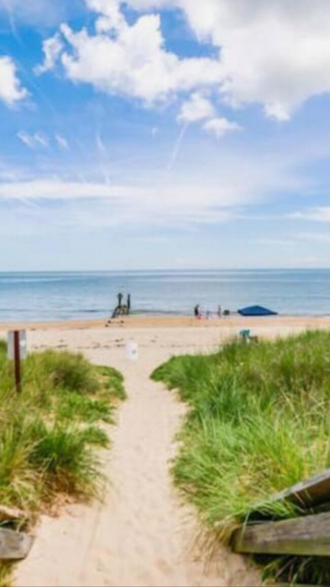 Camine hasta la playa con vista al mar - 1204 Hillside Ave