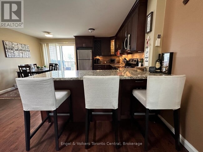 Building Photo - 200 Escarpment Crescent