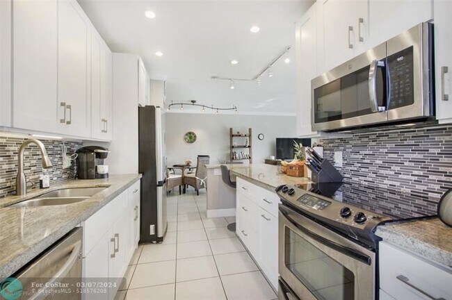 Building Photo - 180 Isle of Venice Dr