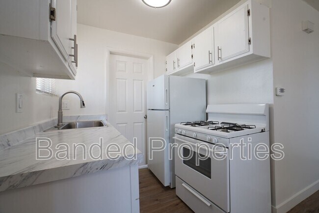 Building Photo - 376 W 700 N