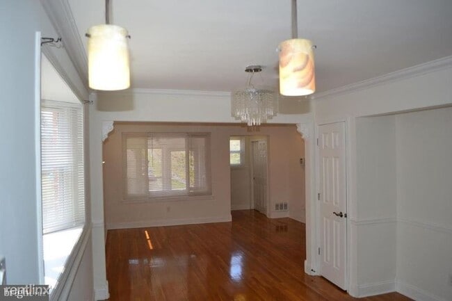 Building Photo - 3 br, 1.5 bath Townhome - 425 Kennedy St NE
