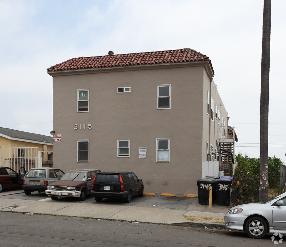 Primary Photo - 3145 Webster Ave