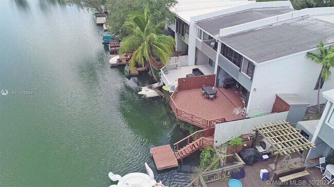 Foto del edificio - 5049 SW 71st Pl