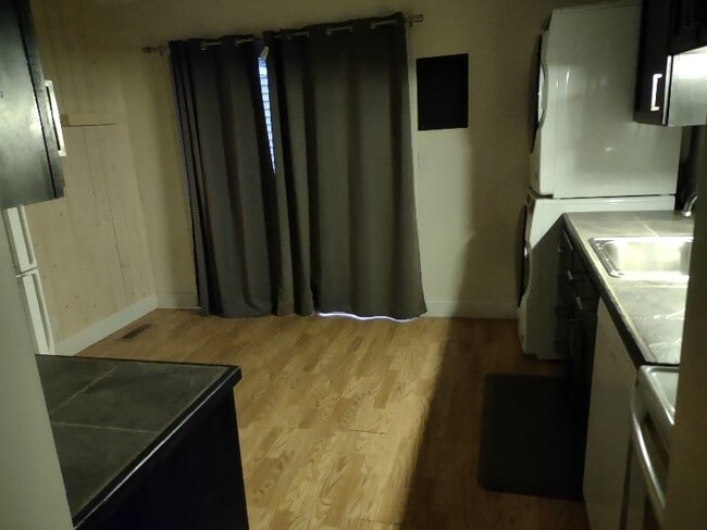 Foto del edificio - 2200 N 68th St