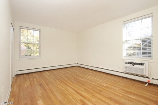 Building Photo - 370 Claremont Ave