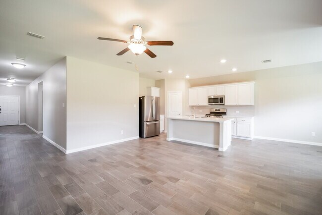 Building Photo - 922 Evergreen St