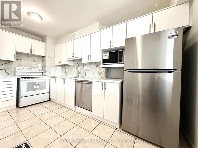 Building Photo - 25 Four Winds Dr