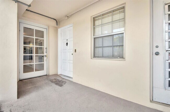 Building Photo - 2671 S Course Dr