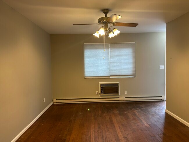 Building Photo - 5470 Dunmore Dr