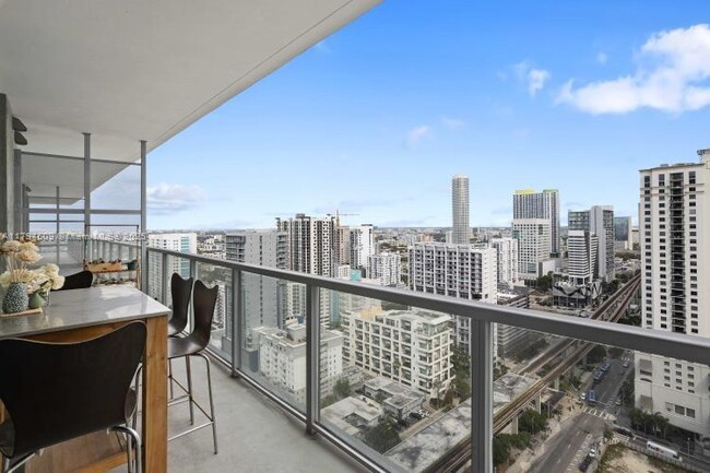 Foto del edificio - 79 SW 12th St