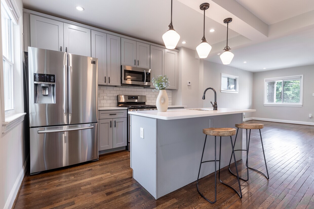 Foto principal - 3922 E Capitol St NE