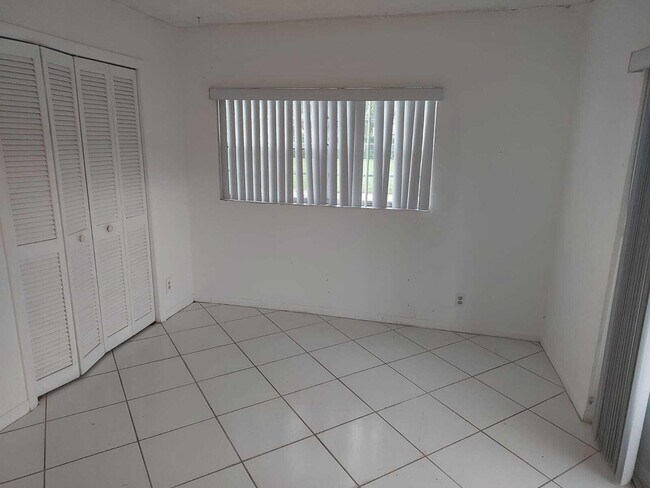 Building Photo - 4117 NW 88th Ave