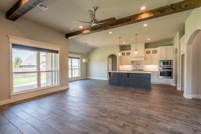 Building Photo - Beautiful Corner Lot 3 Bed 2 Bath Home in ...
