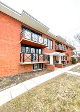 Building Photo - 43 Montrose Ave