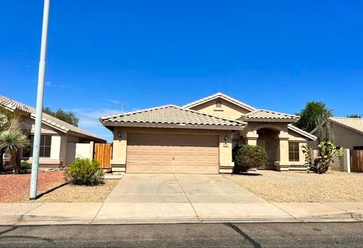 Foto principal - Coming Soon! Lovely 4-bedroom, 2-bathroom ...