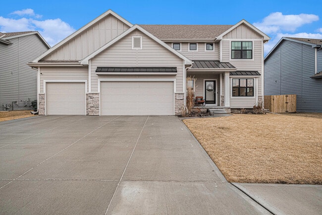 Building Photo - 5303 Helwig Ave
