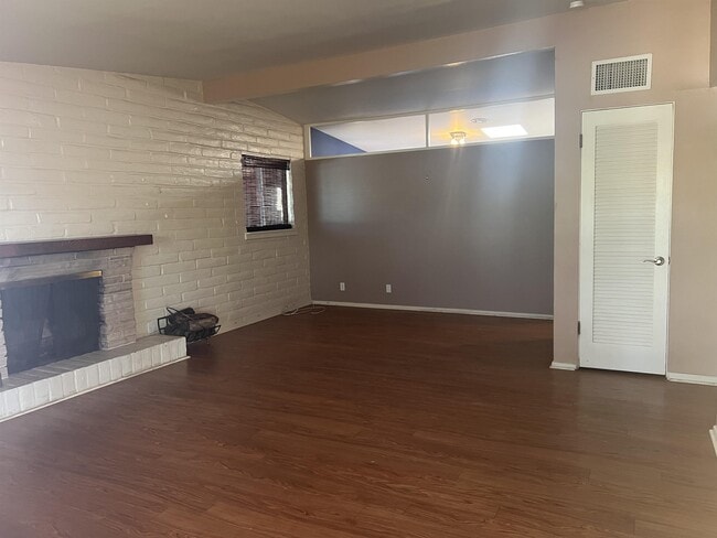 Building Photo - 6945 E Kirkland Dr