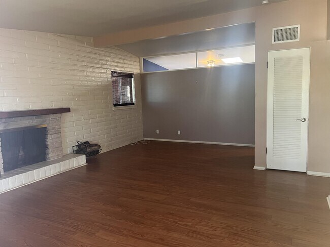 Foto del edificio - 6945 E Kirkland Dr