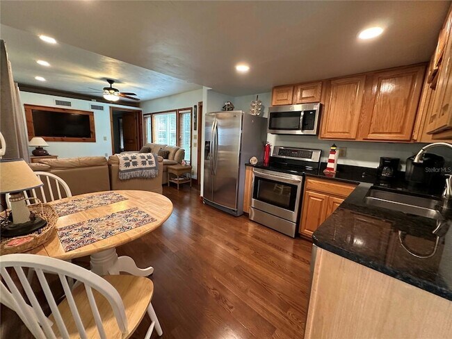 Foto del edificio - 56315 Hickory Rd