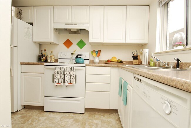 Foto del edificio - 3218 Holiday Dr