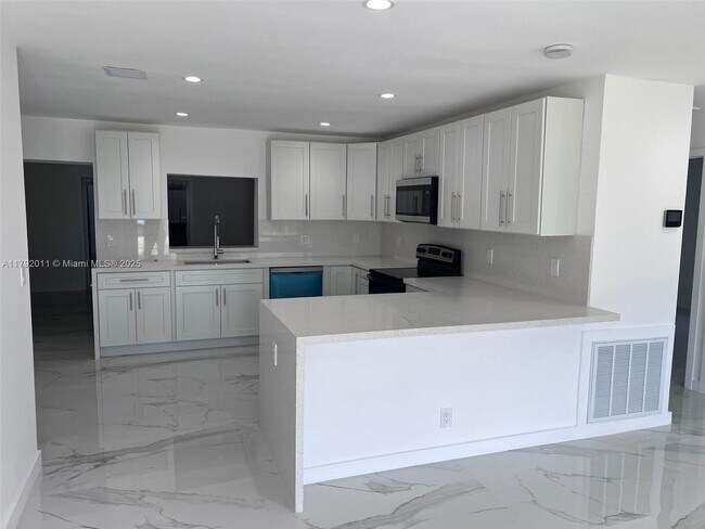 Foto del edificio - 431 NE 58th St