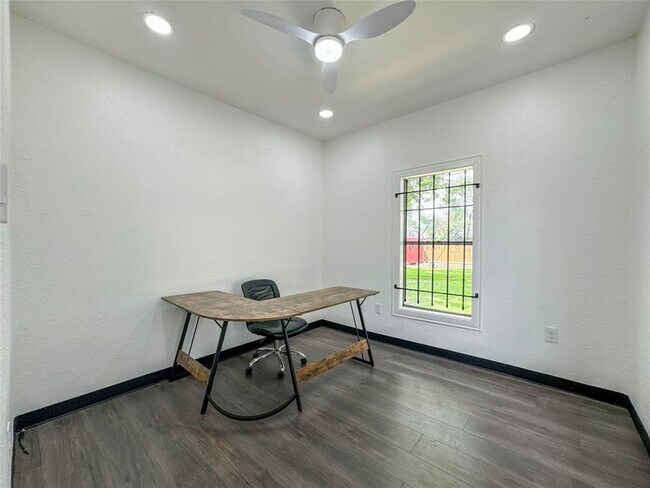 Foto del edificio - 214 E 30th St