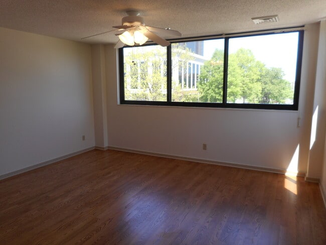 Building Photo - 350 S John Q Hammons Pky