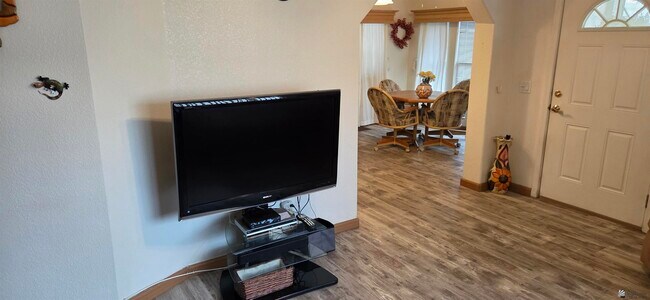 Building Photo - 5707 E 32nd St