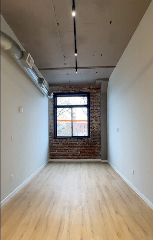 Building Photo - 2201 Castor Ave