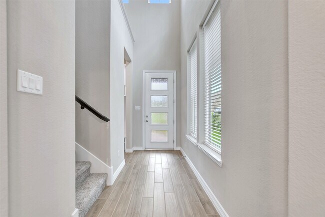 Foto del edificio - 360 Mallorn Ln