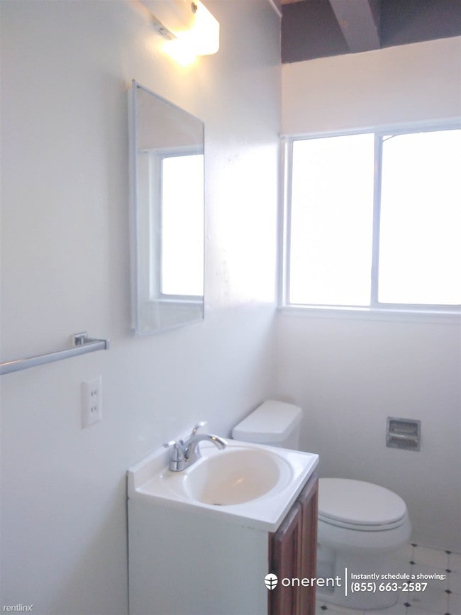 Foto del edificio - 7221 Bark Ln