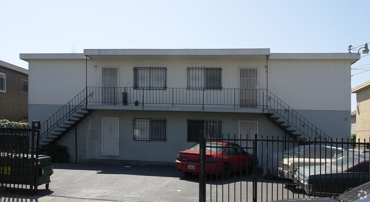 Primary Photo - 10574 Topanga Dr