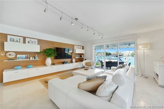 Building Photo - 601 N Mashta Dr